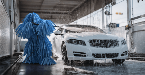 0. Automatische autospoelinstallatie met borstels en water bij Washprof.